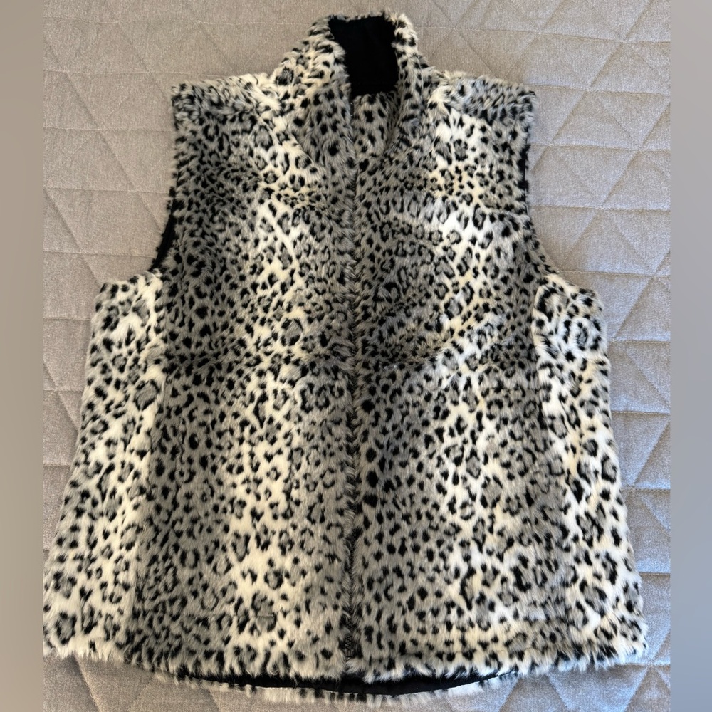 Reversible leopard faux fur vest -M